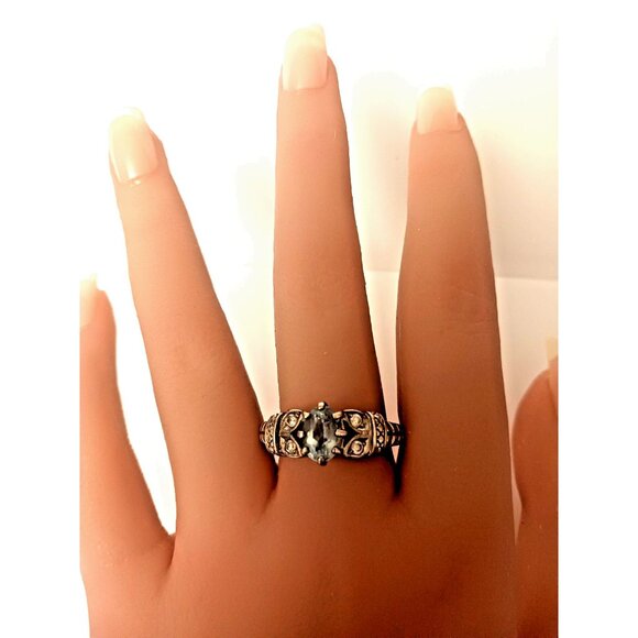 Blue Topaz in Sterling Silver ring lady's s10 (1609) - Picture 3 of 8